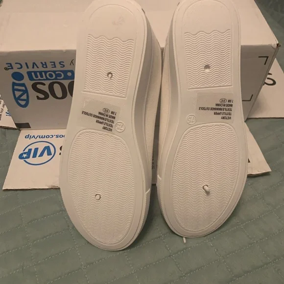 Victory Sneakers 7.5 - Picture 4 of 4